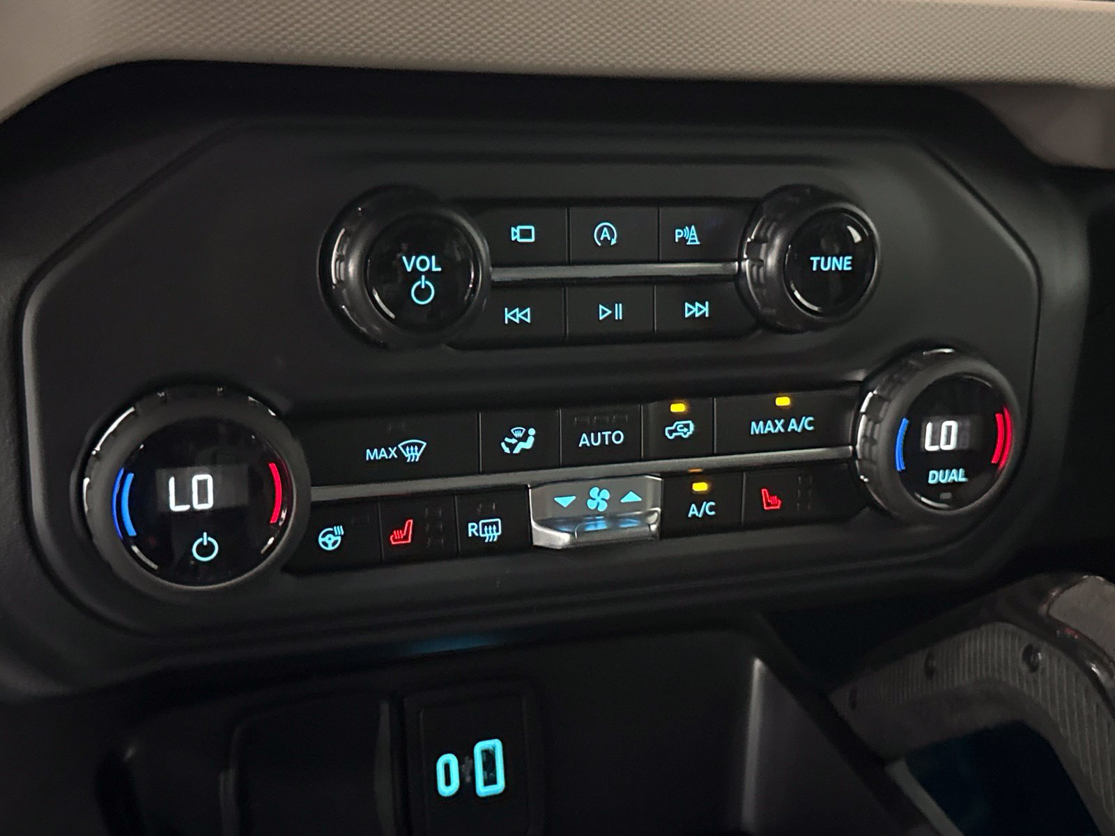 Used 2024 Ford Bronco Wildtrak AWD/4WD image 32