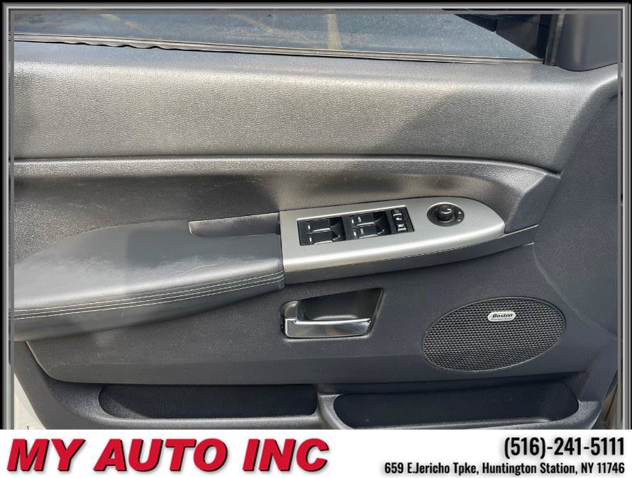 Used 2010 Jeep Grand Cherokee Laredo AWD/4WD image 22