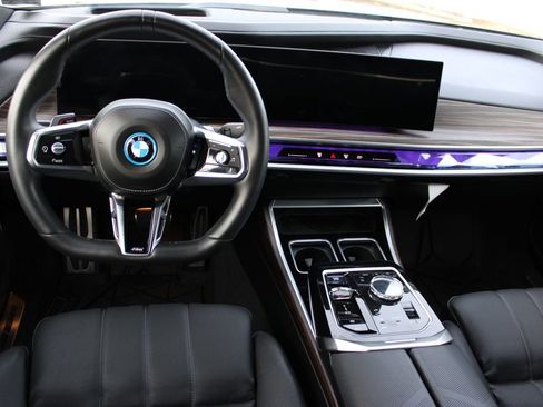 Used 2024 BMW i7 xDrive60 image 11