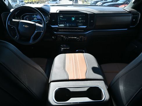 Used 2025 Chevrolet Silverado 1500 High Country w/ High Country Premium Package image 3