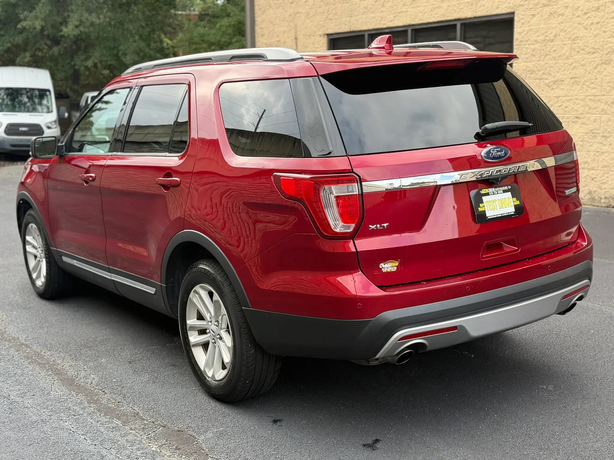 Used 2017 Ford Explorer XLT w/ Equipment Group 202A FWD image 9