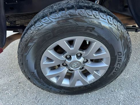 Used 2017 Toyota Tacoma SR5 w/ Tow Package image 31