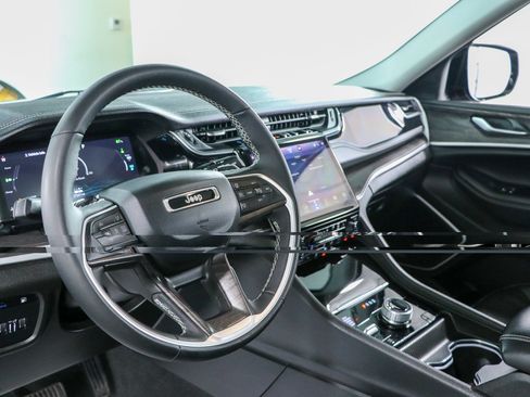 Used 2023 Jeep Grand Cherokee 30th Anniversary AWD/4WD image 25