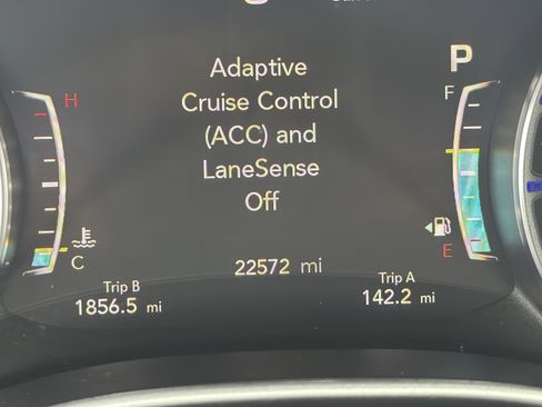 Used 2023 Chrysler Pacifica Touring-L image 18