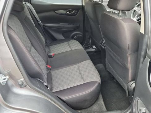 Used 2017 Nissan Rogue Sport SV AWD/4WD image 28