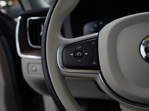 Used 2021 Volvo XC60 T5 Momentum w/ Premium Package image 20