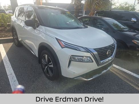 Certified 2021 Nissan Rogue Platinum FWD image 1