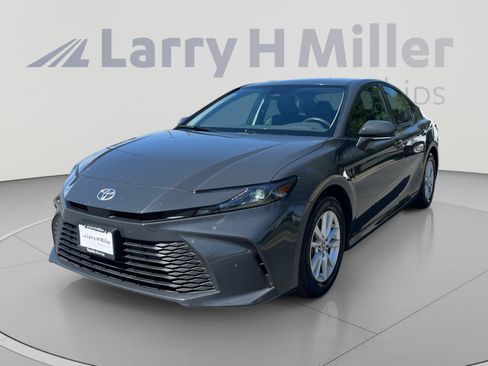 Used 2025 Toyota Camry LE FWD image 1