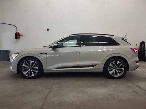 Used 2021 Audi e-tron Premium Plus w/ Premium Plus Package image 7