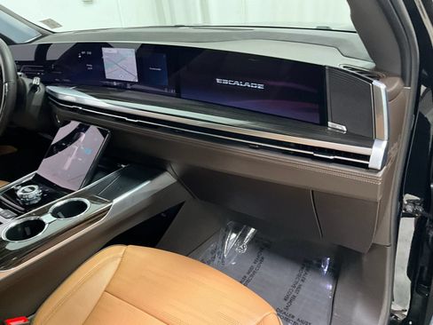 Used 2025 Cadillac Escalade ESV Premium Luxury w/ Touring Package AWD/4WD image 15