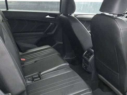 Used 2022 Volkswagen Tiguan SE FWD image 10