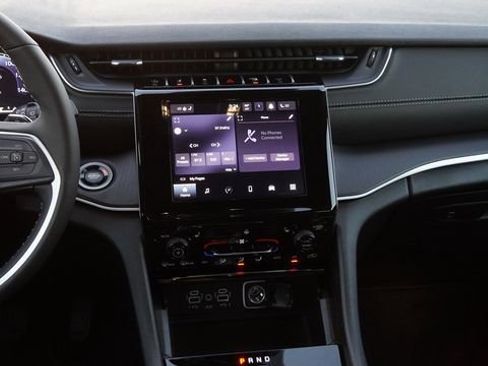 New 2025 Jeep Grand Cherokee L Altitude image 17