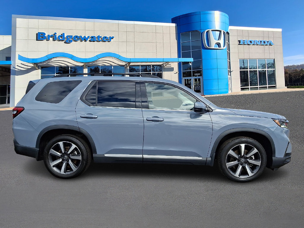 Used 2024 Honda Pilot Touring image 7