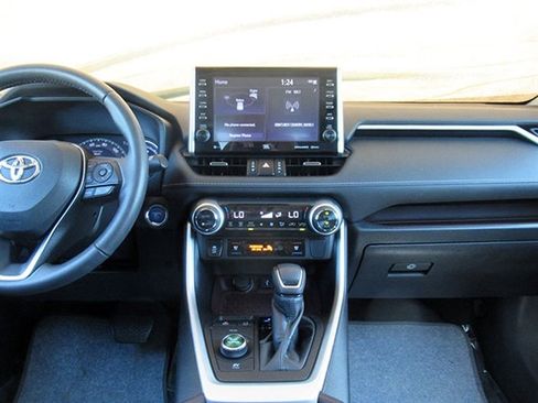 Used 2022 Toyota RAV4 Limited AWD/4WD image 22