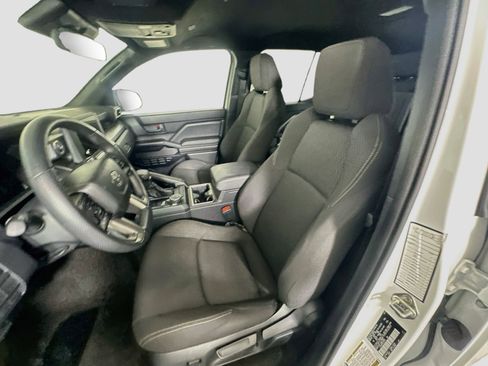 Used 2025 Toyota 4Runner SR5 AWD/4WD image 13