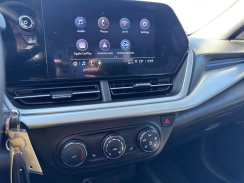 Used 2025 Chevrolet Trax LS w/ LS Convenience Package FWD image 11