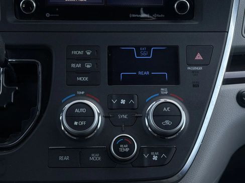Used 2019 Toyota Sienna XLE image 38