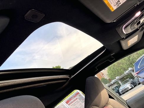 Used 2023 Toyota Corolla SE w/ SE Premium Package image 21