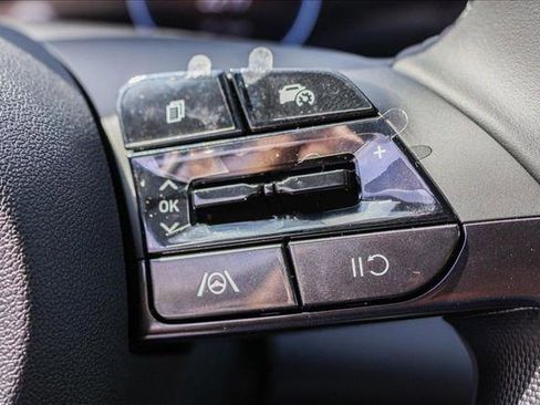 New 2025 Hyundai Elantra SEL image 16