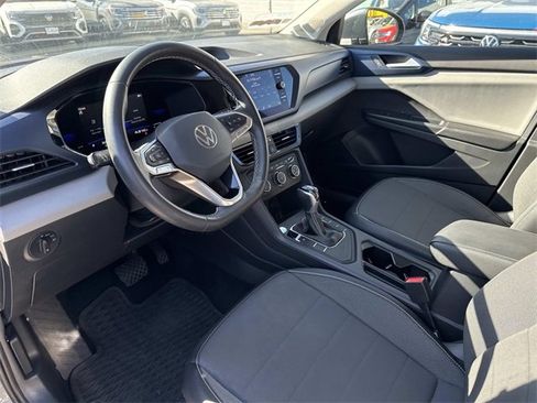Certified 2022 Volkswagen Taos SE image 13