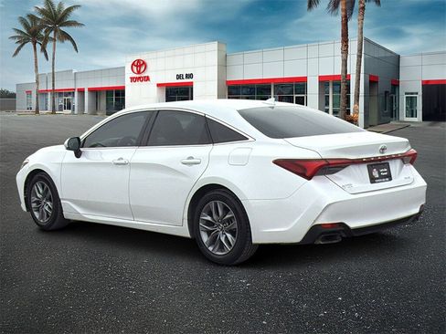 Used 2019 Toyota Avalon XLE image 4