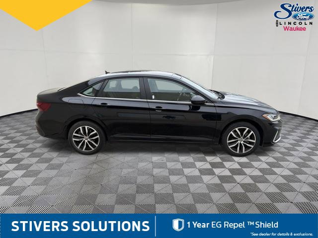 Used 2025 Volkswagen Jetta SE FWD image 5
