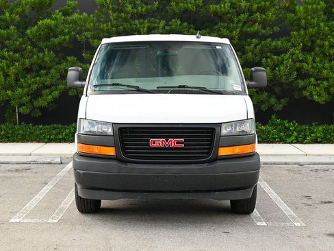 Used 2022 GMC Savana 3500 Extended w/ Driver Convenience Package RWD image 2