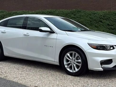 Used 2017 Chevrolet Malibu LT FWD image 5