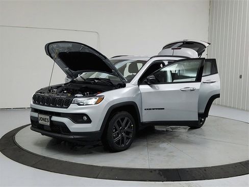 New 2026 Jeep Compass Latitude image 11