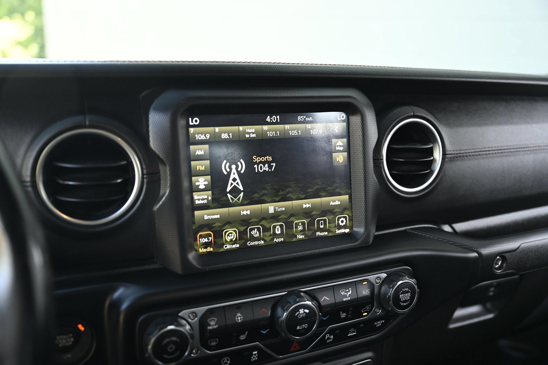 Used 2020 Jeep Gladiator Rubicon AWD/4WD image 40