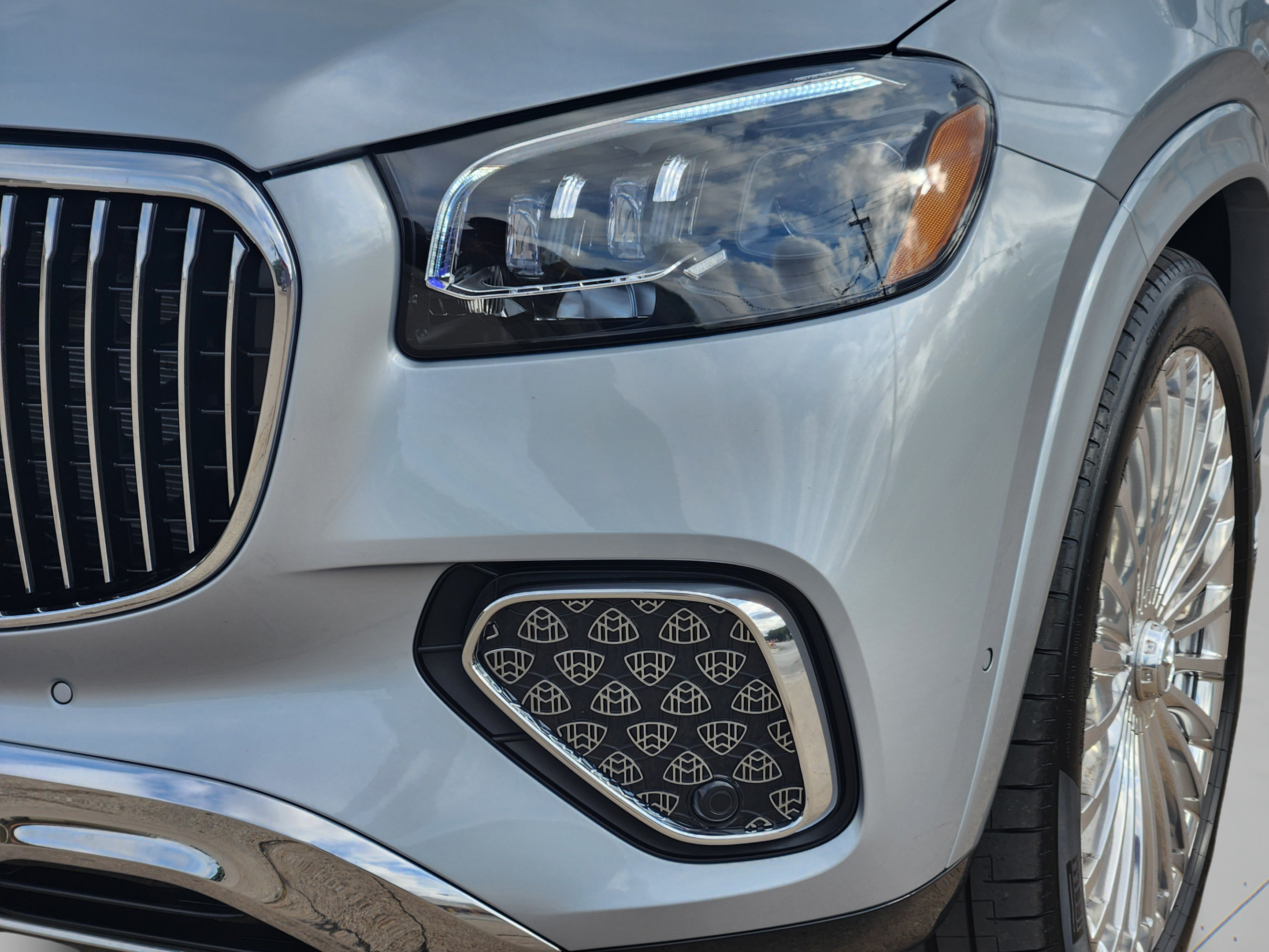 Used 2025 Mercedes-Benz Maybach GLS 600 4MATIC image 9