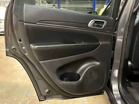 Used 2018 Jeep Grand Cherokee Limited AWD/4WD image 29