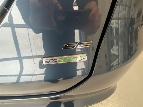 Used 2018 Ford Fusion SE w/ Fusion SE Technology Package image 16