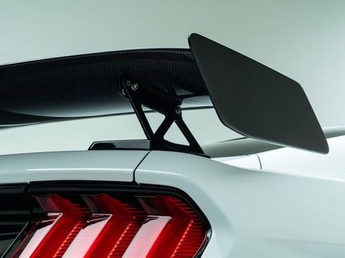 Used 2021 Ford Mustang Shelby GT500 w/ Carbon Fiber Track Pack image 16