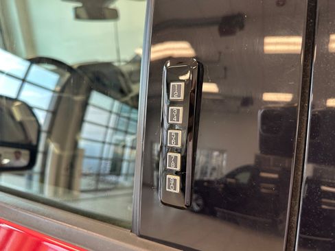 Used 2022 Ford F250 Lariat AWD/4WD image 9