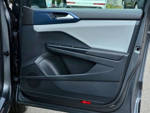 Used 2023 Volkswagen Taos SE w/ Panoramic Sunroof Package image 26