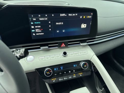 New 2026 Hyundai Elantra Limited FWD image 11