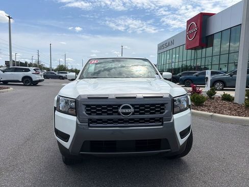 Used 2025 Nissan Frontier SV RWD image 2