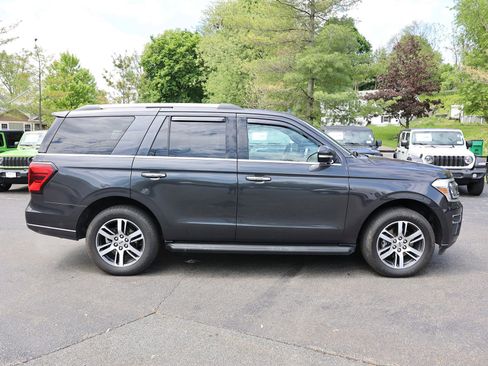 Used 2024 Ford Expedition Limited AWD/4WD image 8