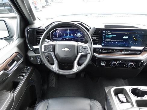 Used 2023 Chevrolet Silverado 1500 LT AWD/4WD image 40