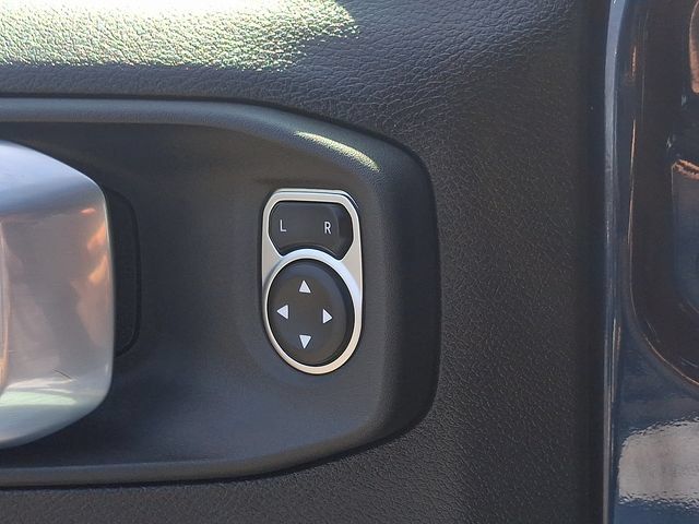 Used 2025 Jeep Wrangler Unlimited Rubicon AWD/4WD image 24