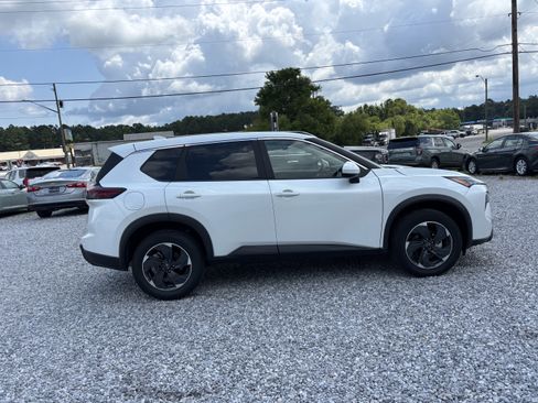 Used 2025 Nissan Rogue SV FWD image 4