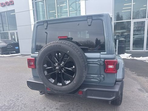 Used 2025 Jeep Wrangler Unlimited Sahara w/ Safety Group image 11