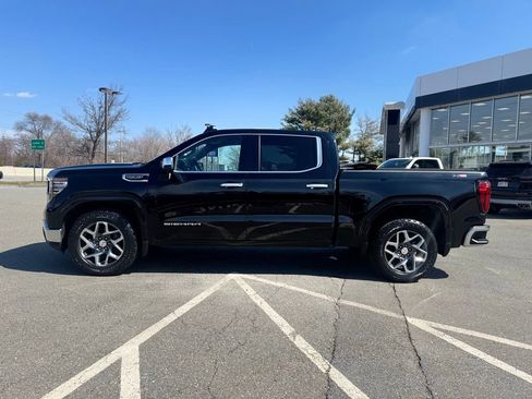 Used 2024 GMC Sierra 1500 SLT image 2