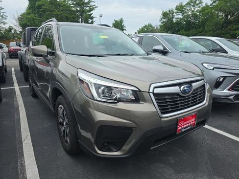 Used 2020 Subaru Forester Premium AWD/4WD image 3