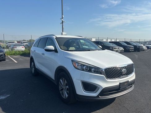 Used 2018 Kia Sorento FWD image 1
