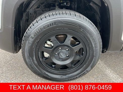 Used 2022 Jeep Renegade Trailhawk w/ Trailer Tow Group AWD/4WD image 9