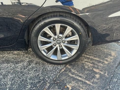 Used 2017 Toyota Camry XLE w/ Advanced Technology Package FWD image 10