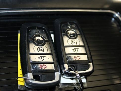 Used 2021 Lincoln Nautilus Reserve image 17