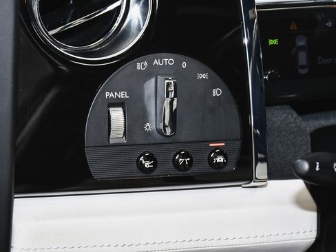 Used 2018 Rolls-Royce Ghost image 18